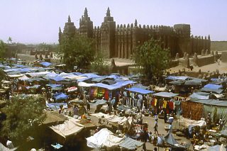 Meczet i targ w Djenne - Mali