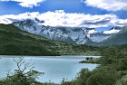 Widok masywu Cuernos del Paine znad jeziora Pehoe (61 KB)