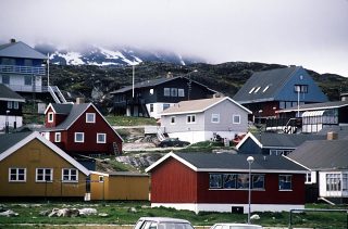 Kolorowe domy - charakterystyczny element krajobrazu Grenlandii