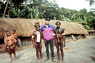 W wiosce z Papuasami