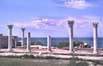 Kolumny świątyni greckiej w Chersonezie