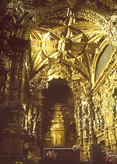 Wnętrze kościoła Santa Clara w Porto