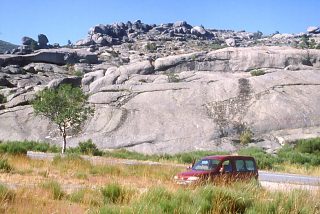 Serra da Estrela, skałki pod szczytem Torre (1993 m)
