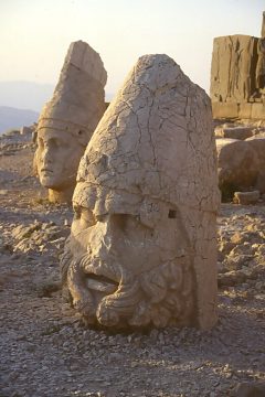 Góra Nemrut - kamienne kolosy