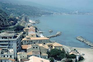 Widok wybrzeża Morza Tyrreńskiego w okolicach Pizzo
